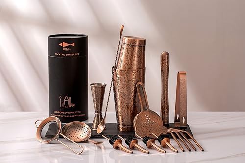 Eighteen piece etched Boston cocktail shaker kit